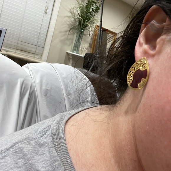 Gold tone/burgundy earrings - Picture 4 of 5